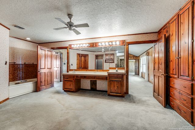 707 Berry Ranch, Pearsall, TX 78061