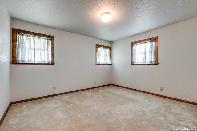 707 Berry Ranch, Pearsall, TX 78061