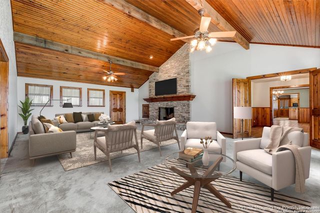 707 Berry Ranch, Pearsall, TX 78061