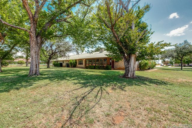 707 Berry Ranch, Pearsall, TX 78061