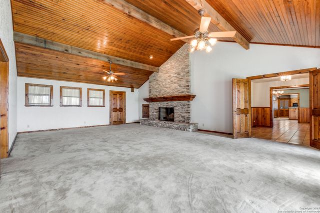 707 Berry Ranch, Pearsall, TX 78061