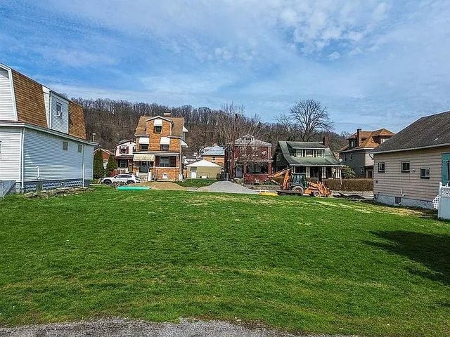 212 Russellwood Ave, Stowe Twp, PA 15136