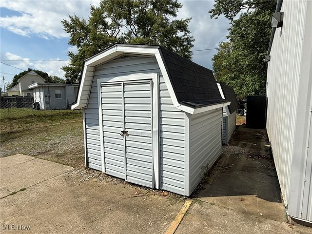 1130 Bowers Avenue NW, New Philadelphia, OH 44663