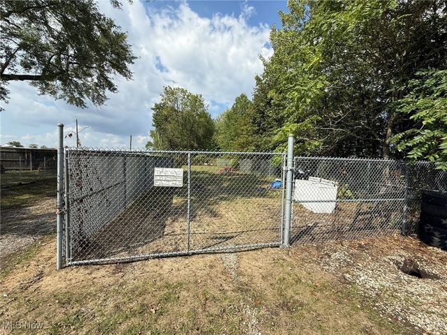 1130 Bowers Avenue NW, New Philadelphia, OH 44663