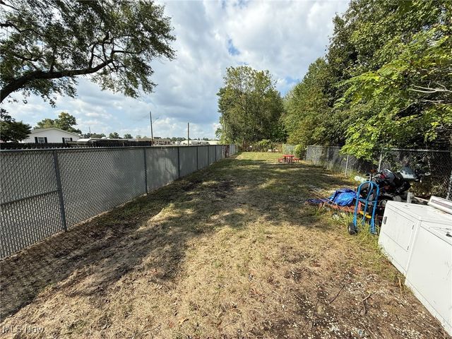 1130 Bowers Avenue NW, New Philadelphia, OH 44663