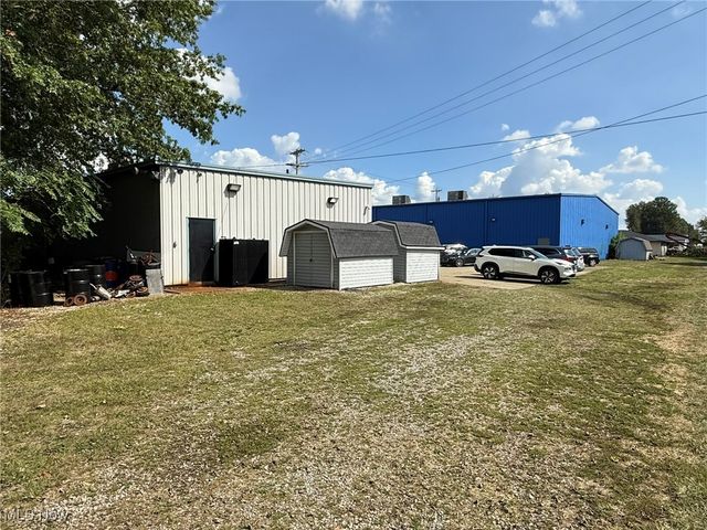 1130 Bowers Avenue NW, New Philadelphia, OH 44663