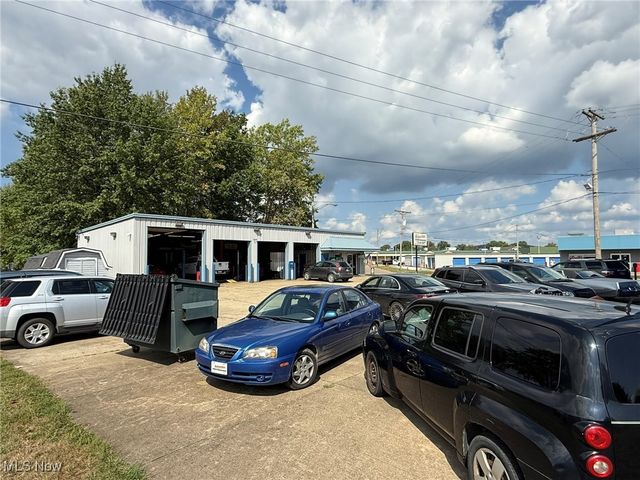 1130 Bowers Avenue NW, New Philadelphia, OH 44663