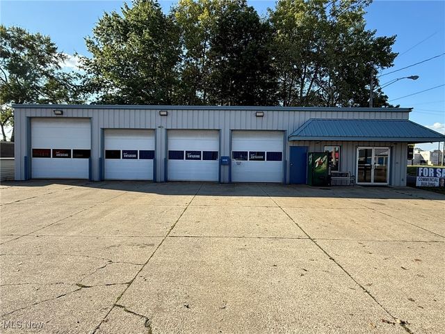 1130 Bowers Avenue NW, New Philadelphia, OH 44663