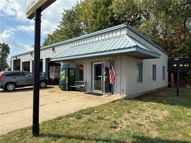 1130 Bowers Avenue NW, New Philadelphia, OH 44663