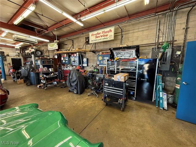 1130 Bowers Avenue NW, New Philadelphia, OH 44663