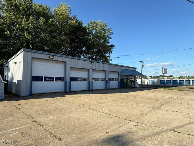 1130 Bowers Avenue NW, New Philadelphia, OH 44663