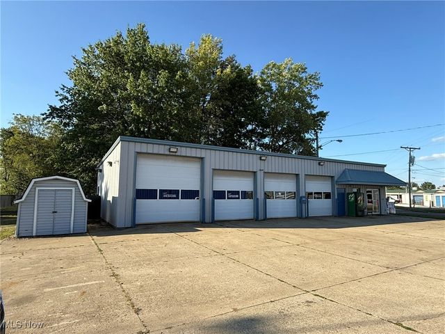 1130 Bowers Avenue NW, New Philadelphia, OH 44663