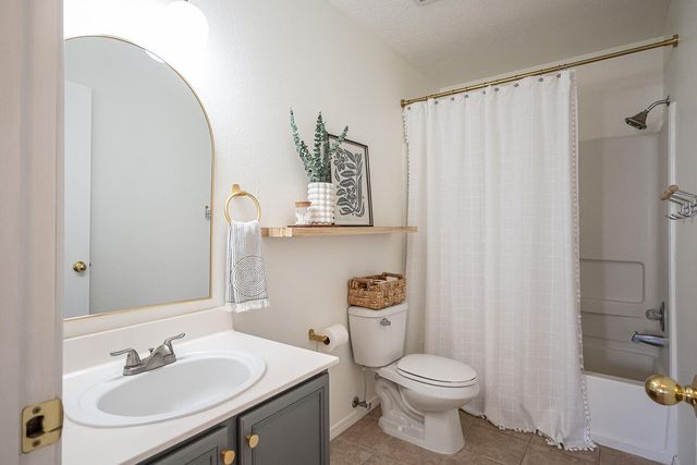 6548 Grants Drive NE, Rio Rancho, NM 87144