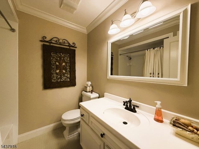 207 High Crest Dr, West Milford Twp., NJ 07480