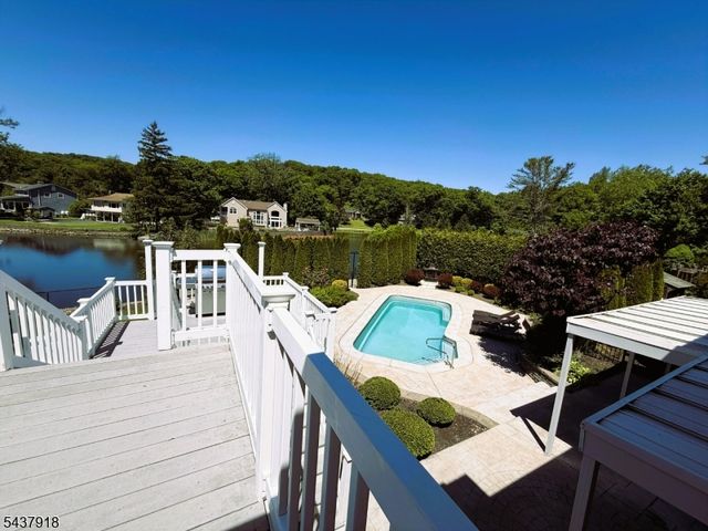 207 High Crest Dr, West Milford Twp., NJ 07480