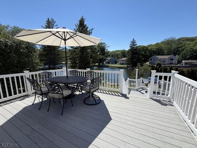 207 High Crest Dr, West Milford Twp., NJ 07480