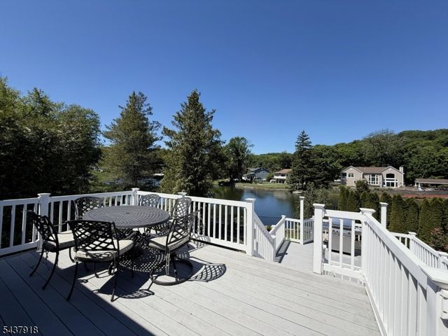 207 High Crest Dr, West Milford Twp., NJ 07480