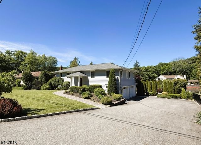 207 High Crest Dr, West Milford Twp., NJ 07480