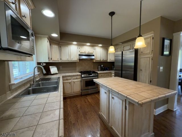 207 High Crest Dr, West Milford Twp., NJ 07480