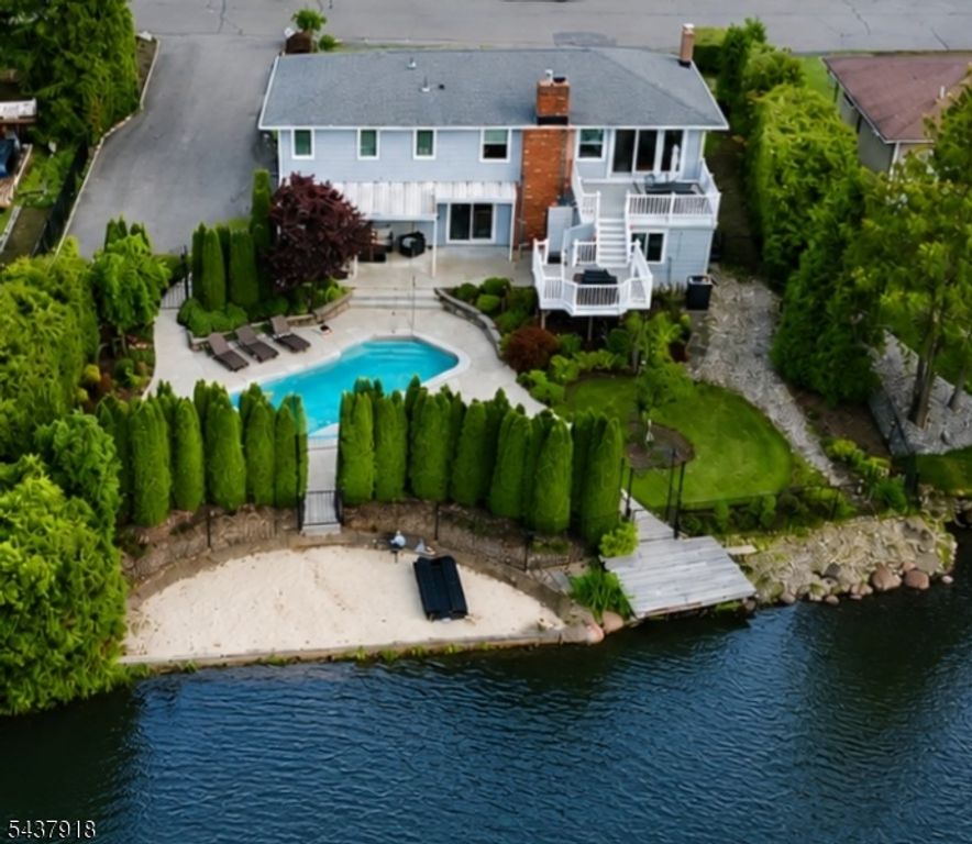 207 High Crest Dr, West Milford Twp., NJ 07480