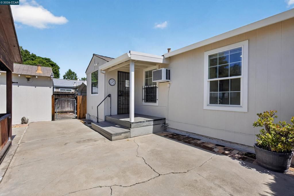Image 14 of property listing at 2406 D St, Antioch, CA 94509