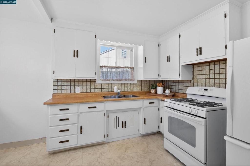 Image 8 of property listing at 2406 D St, Antioch, CA 94509