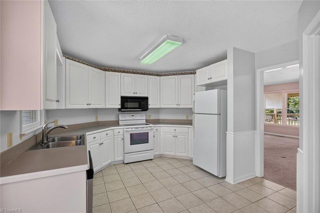 5493 Rolling Meadows Road, Randleman, NC 27317