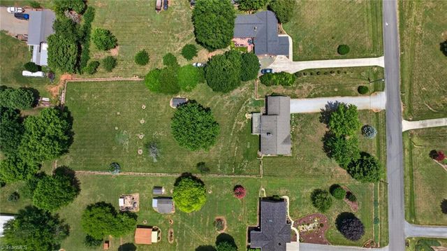 5493 Rolling Meadows Road, Randleman, NC 27317