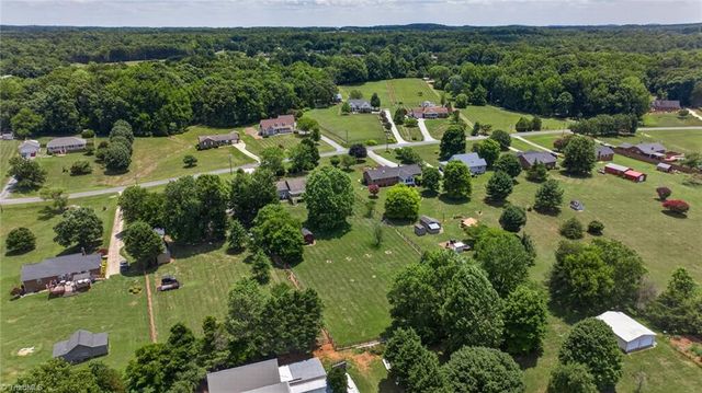 5493 Rolling Meadows Road, Randleman, NC 27317