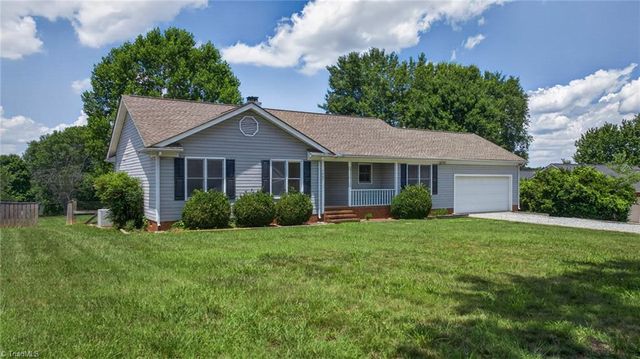 5493 Rolling Meadows Road, Randleman, NC 27317