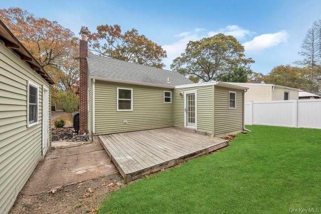 34 Ormond Avenue, Selden, NY 11784