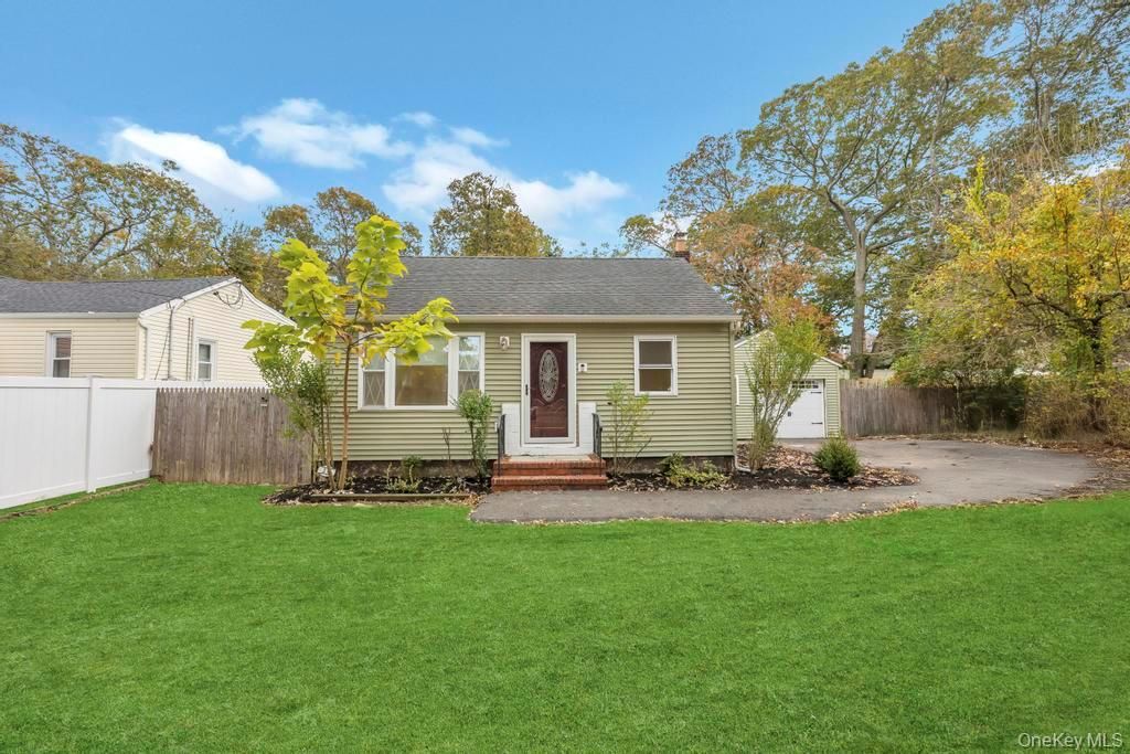 34 Ormond Avenue, Selden, NY 11784