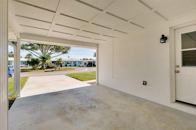 652 CIRCLEWOOD DRIVE T7, Venice, FL 34293