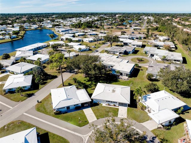 652 CIRCLEWOOD DRIVE T7, Venice, FL 34293