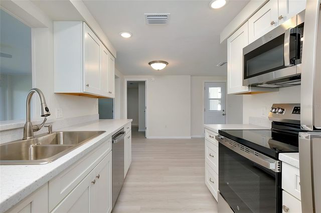 652 CIRCLEWOOD DRIVE T7, Venice, FL 34293