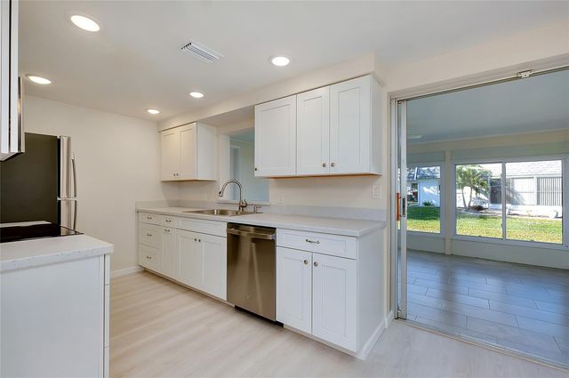 652 CIRCLEWOOD DRIVE T7, Venice, FL 34293