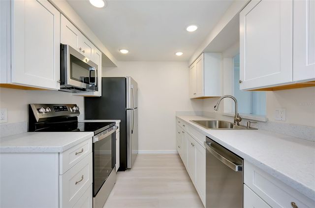 652 CIRCLEWOOD DRIVE T7, Venice, FL 34293