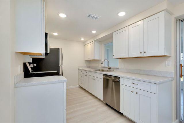 652 CIRCLEWOOD DRIVE T7, Venice, FL 34293