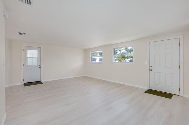 652 CIRCLEWOOD DRIVE T7, Venice, FL 34293