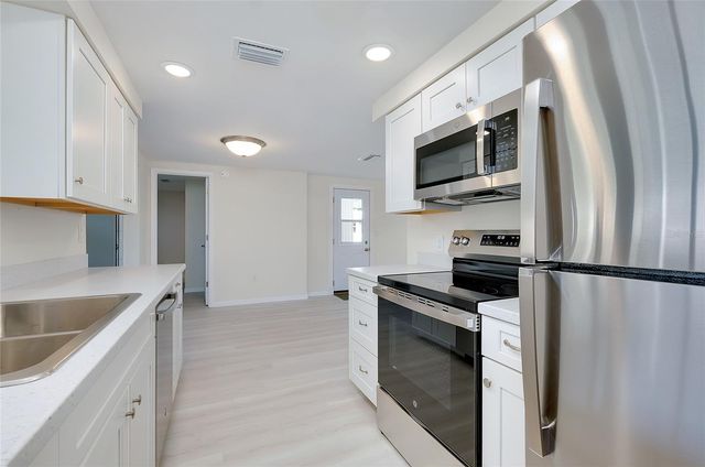 652 CIRCLEWOOD DRIVE T7, Venice, FL 34293