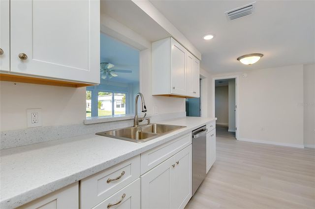 652 CIRCLEWOOD DRIVE T7, Venice, FL 34293