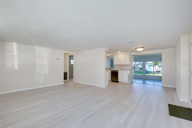 652 CIRCLEWOOD DRIVE T7, Venice, FL 34293