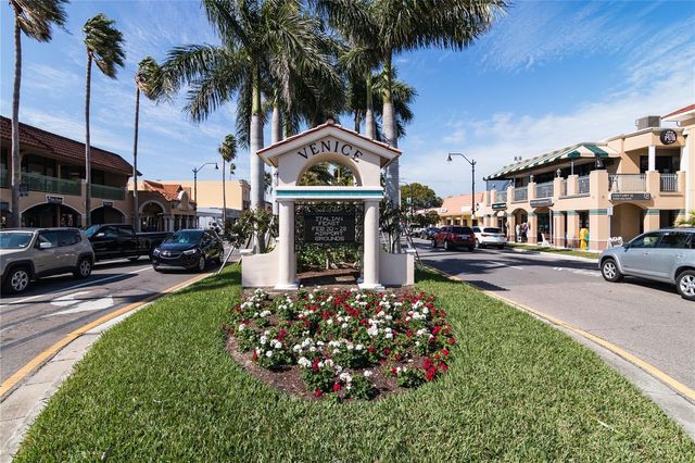 652 CIRCLEWOOD DRIVE T7, Venice, FL 34293