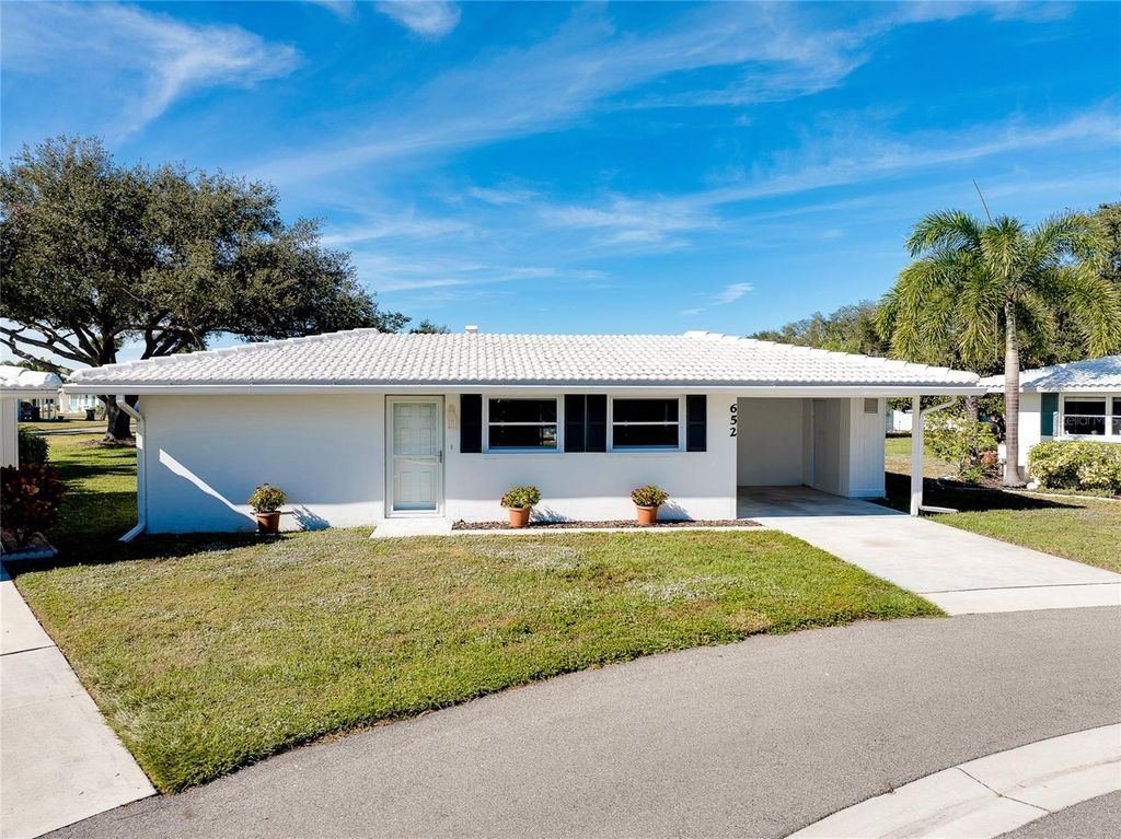 652 CIRCLEWOOD DRIVE T7, Venice, FL 34293