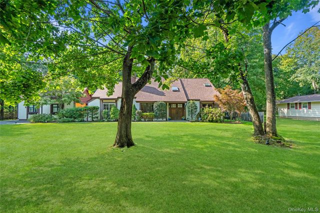 1 W Gate Drive, Huntington, NY 11743