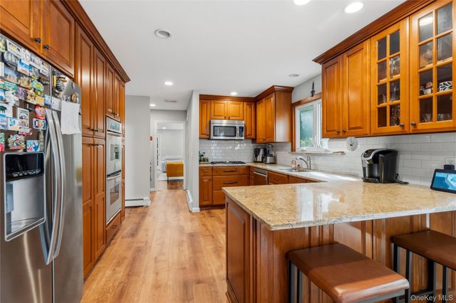 1 W Gate Drive, Huntington, NY 11743