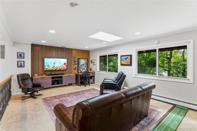 1 W Gate Drive, Huntington, NY 11743