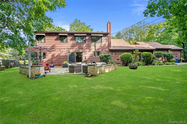 1 W Gate Drive, Huntington, NY 11743