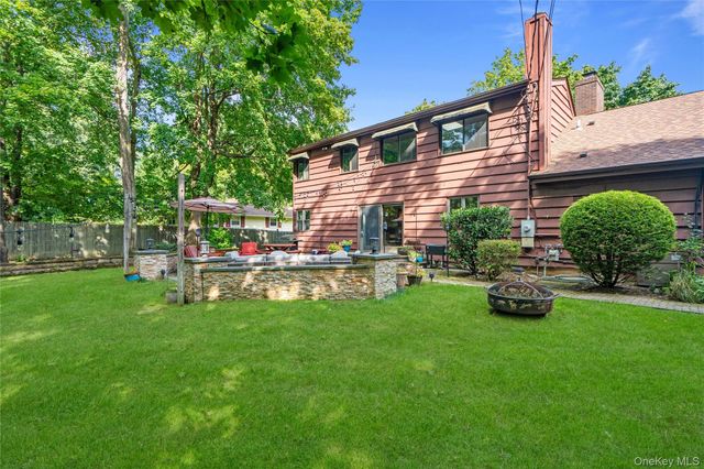1 W Gate Drive, Huntington, NY 11743
