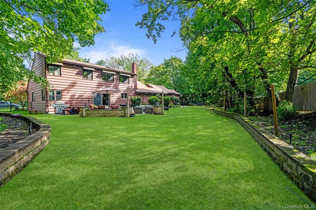 1 W Gate Drive, Huntington, NY 11743